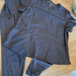 Cherokee Form scrub set